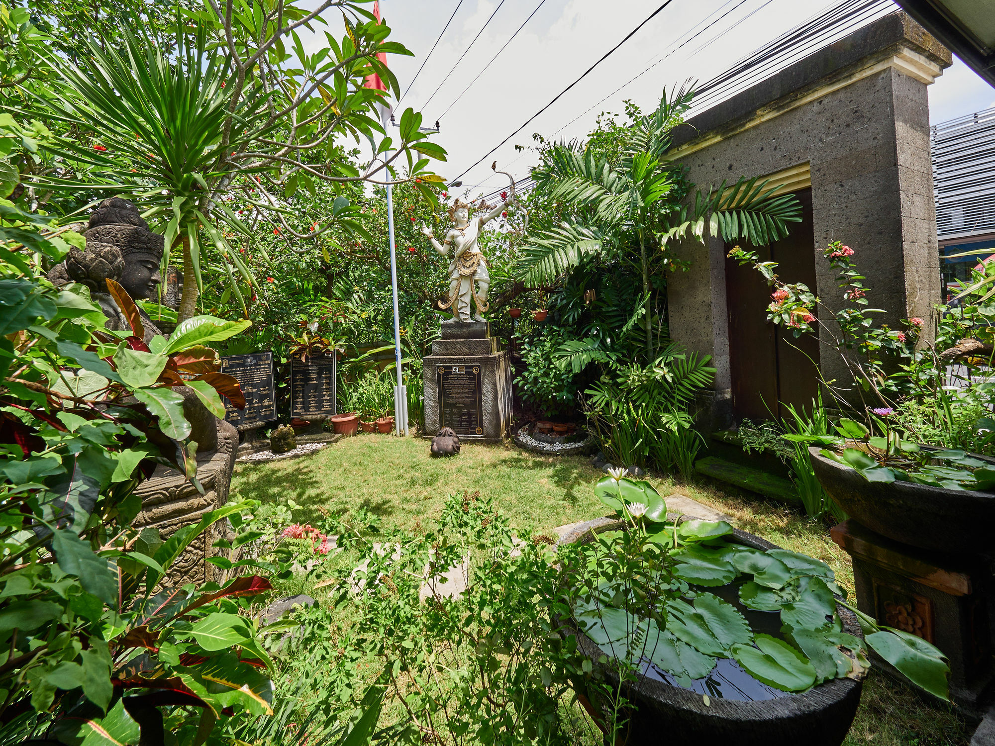 Hotel Al-Isha Dharamshala Kuta Lombok Exterior foto